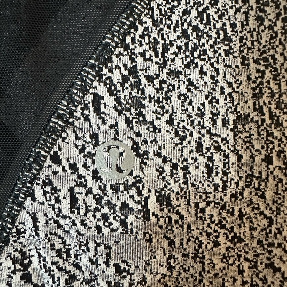 Lululemon High Rise Legging Side Pockets Gray, Black Mesh Around To Ankle Size 6 - Picture 8 of 9